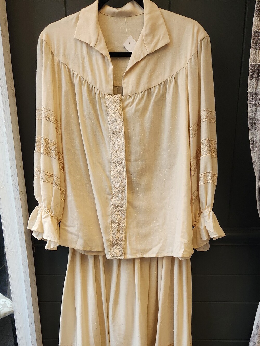 Vintage Betty Hanson Woven Embroidered Top with puff sleeves